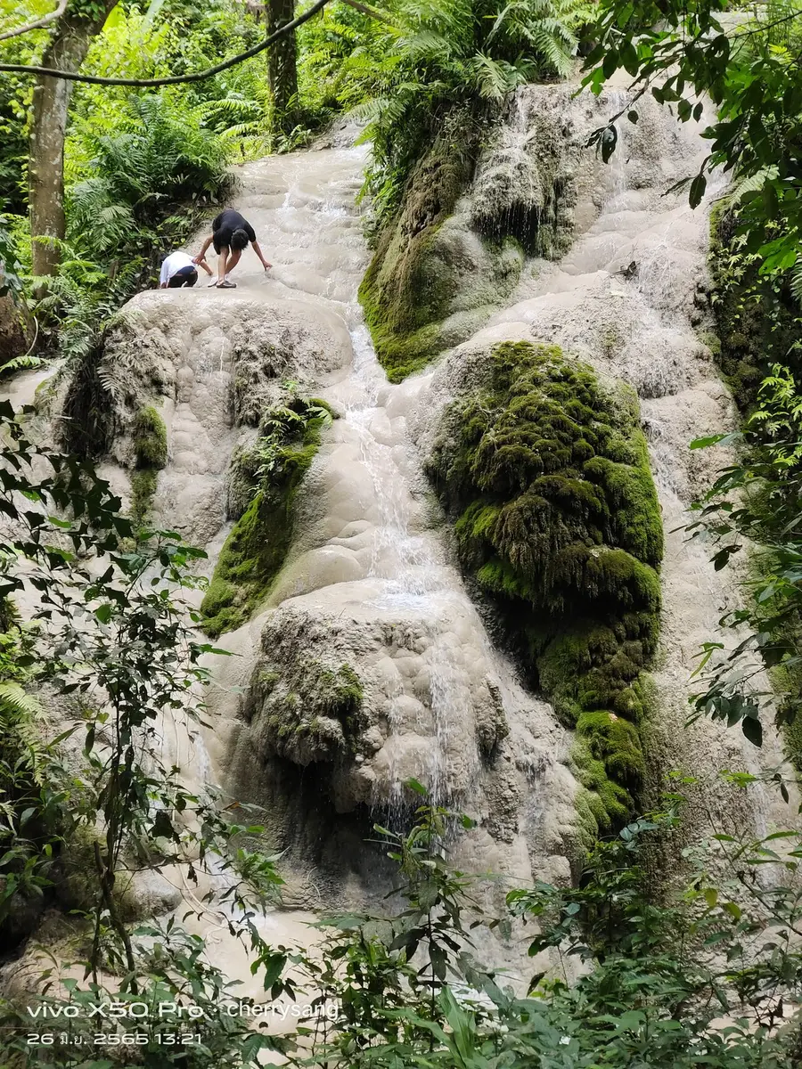 Buatong Waterfall-Chet Si Fountain National Park